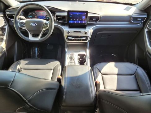 Used 2022 Ford Explorer XLT w/ Equipment Group 202A AWD/4WD image 13