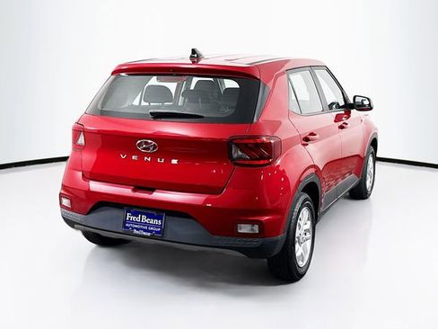 Certified 2022 Hyundai Venue SE image 8