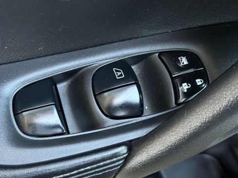 Used 2020 Nissan Rogue SV w/ Premium Package AWD/4WD image 12