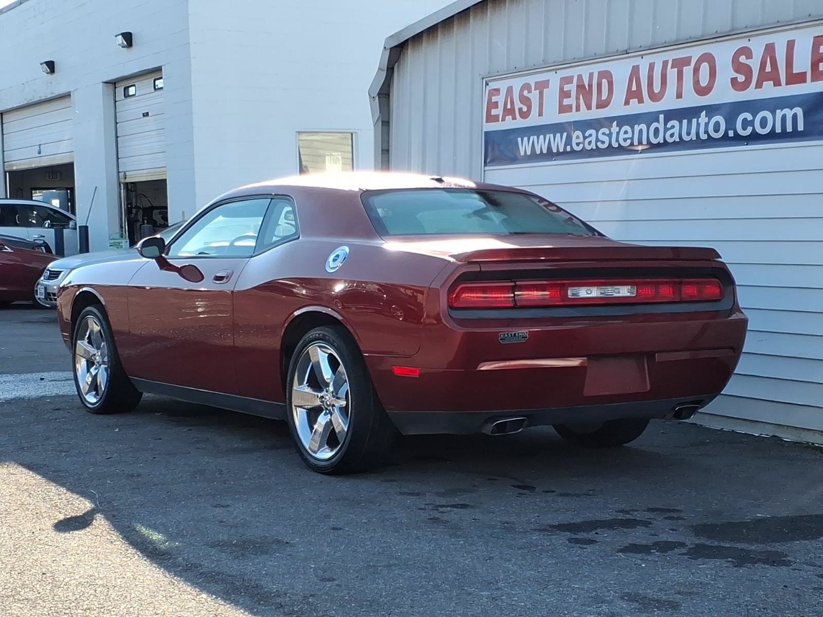 Used 2009 Dodge Challenger R/T RWD image 3