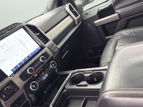 Used 2022 Ford F250 Platinum w/ FX4 Off-Road Package AWD/4WD image 18