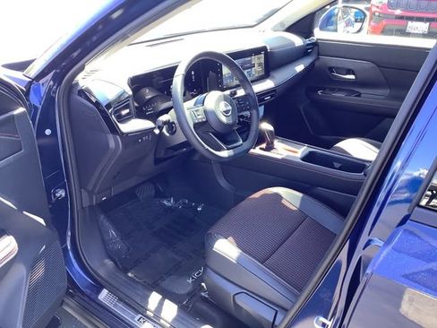 Used 2025 Nissan Kicks SR w/ Illumination Package AWD/4WD image 7