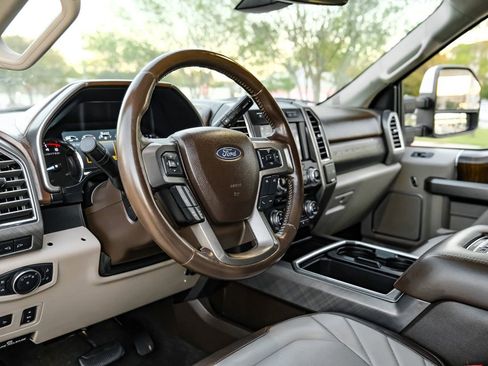 Used 2018 Ford F450 Limited image 3