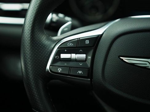 Used 2025 Genesis G70 2.5T image 31