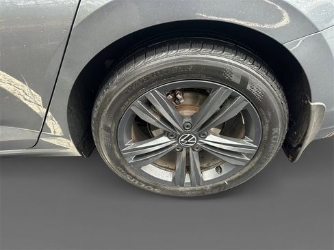 Used 2023 Volkswagen Jetta SE image 8