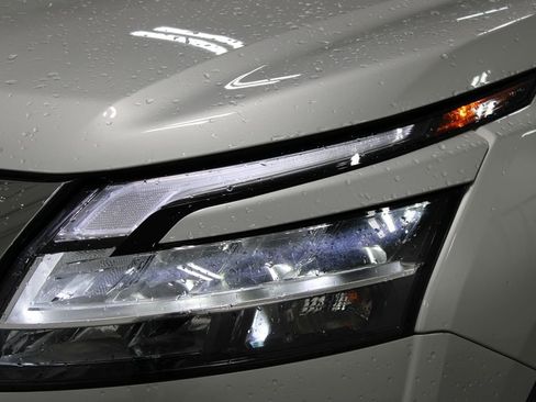Used 2024 Nissan Pathfinder SL AWD/4WD image 13