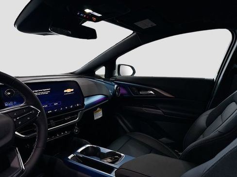 New 2026 Chevrolet Equinox EV LT image 24