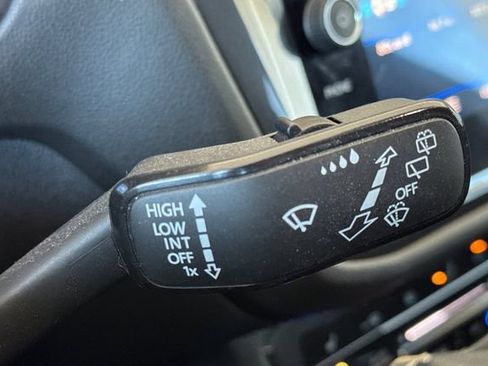 Used 2024 Volkswagen Tiguan SE AWD/4WD image 40