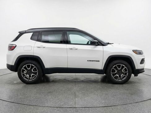 Used 2025 Jeep Compass Trailhawk image 11