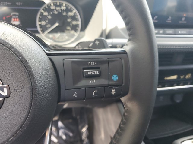 Used 2023 Nissan Rogue SV w/ SV Premium B Package FWD image 17