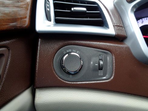 Used 2011 Cadillac SRX Luxury image 19