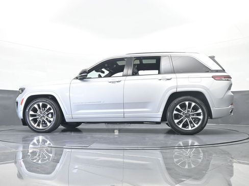 Used 2024 Jeep Grand Cherokee Overland w/ Luxury Tech Group IV image 65