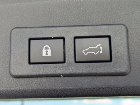 Used 2023 Subaru Ascent Premium w/ Convenience Package image 15