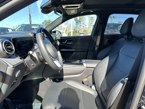 Used 2024 Mercedes-Benz GLC 300 4MATIC image 11