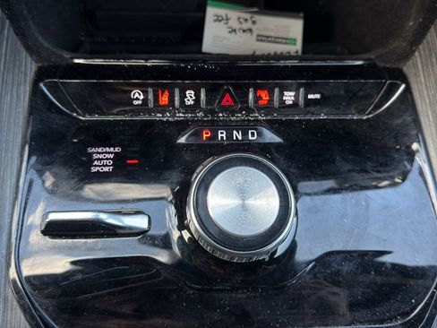 Used 2024 Jeep Wagoneer L Series II w/ Flexible Seating Group image 25