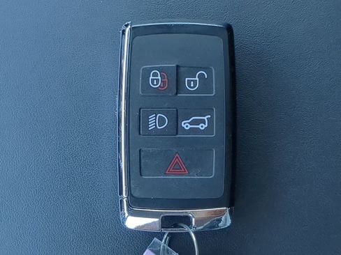 Used 2025 Land Rover Defender 110 X-Dynamic SE image 37