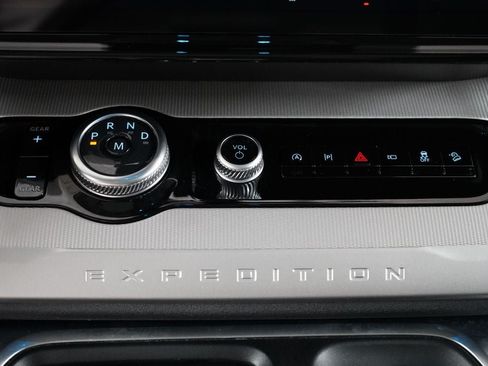 Certified 2025 Ford Expedition Active AWD/4WD image 31