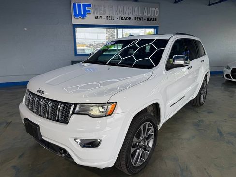 Used 2017 Jeep Grand Cherokee Overland AWD/4WD image 10