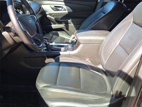 Used 2021 Chevrolet Traverse RS image 18