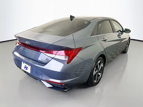 Certified 2023 Hyundai Elantra Limited w/ Preferred Accessory Package FWD image 5