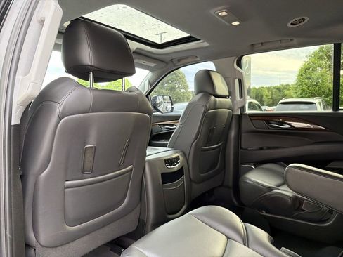 Used 2020 Cadillac Escalade Luxury AWD/4WD image 12