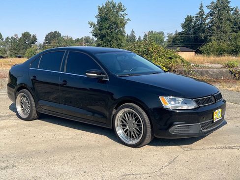 Used 2013 Volkswagen Jetta SE FWD image 1