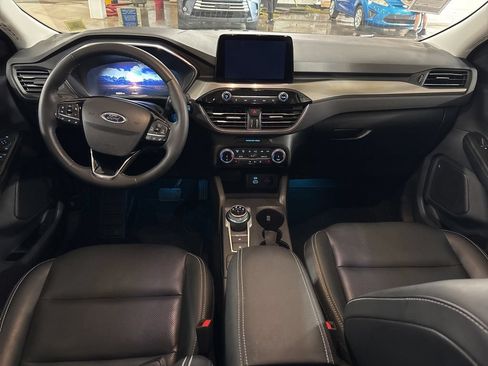 Used 2022 Ford Escape Titanium AWD/4WD image 11