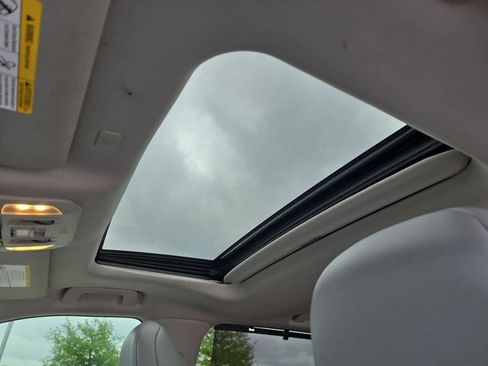 Used 2021 Toyota Highlander XLE FWD image 18