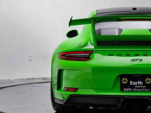 Used 2018 Porsche 911 GT3 RWD image 16