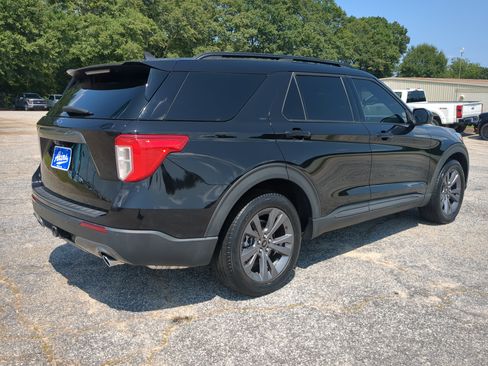 Certified 2023 Ford Explorer XLT w/ Equipment Group 202A RWD image 3
