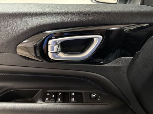 New 2026 Jeep Compass Latitude image 19