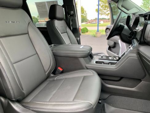 Used 2024 GMC Sierra 3500 Denali w/ Denali Reserve Package AWD/4WD image 33