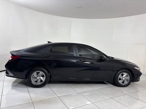 Used 2024 Hyundai Elantra SE FWD image 6