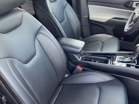 Certified 2025 Jeep Compass Limited image 14