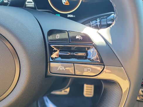 Used 2025 Hyundai Elantra SEL image 24