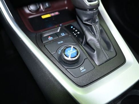 Used 2022 Toyota RAV4 Limited image 28