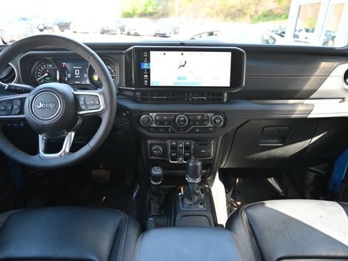 Used 2024 Jeep Wrangler Unlimited Sahara AWD/4WD image 13