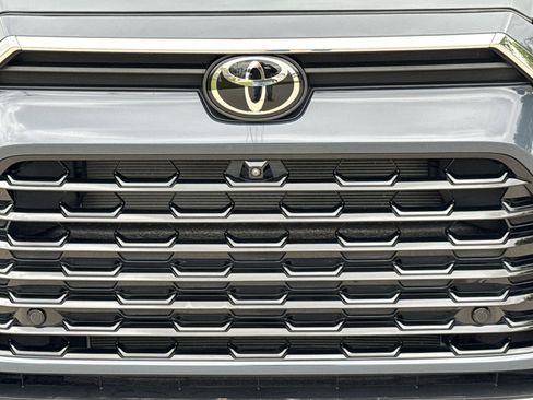 Used 2024 Toyota Grand Highlander Limited AWD/4WD image 9