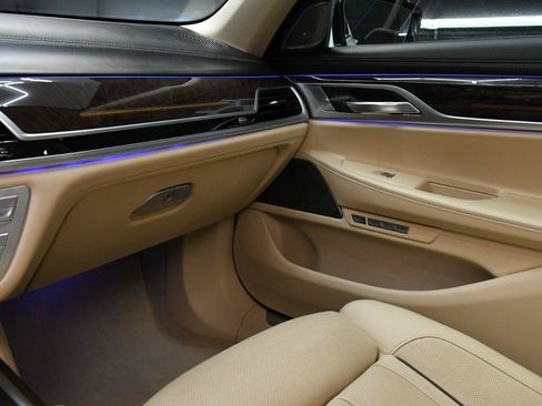 Used 2016 BMW 750i RWD image 38