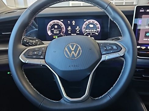 New 2026 Volkswagen Tiguan SE image 34