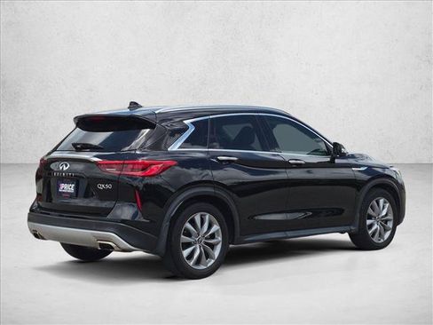 Used 2019 INFINITI QX50 Luxe w/ Navigation Package FWD image 5