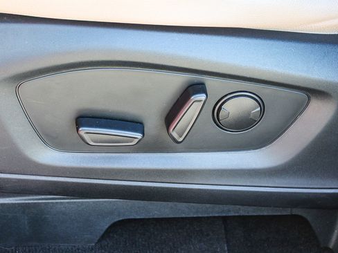 Used 2023 Ford Explorer Limited image 23