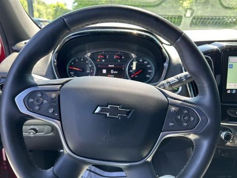 Used 2023 Chevrolet Traverse RS FWD image 22