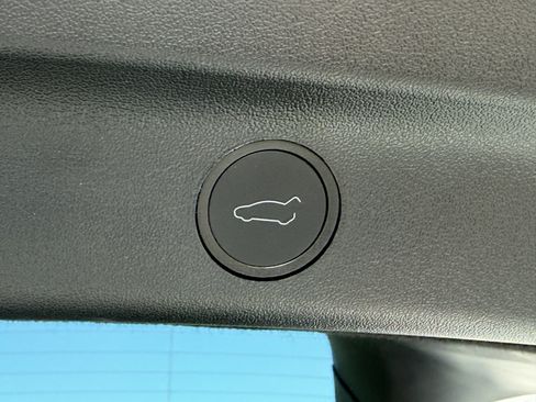 Used 2024 Tesla Model Y Performance AWD/4WD image 14