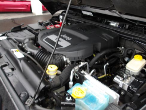 Used 2014 Jeep Wrangler Unlimited Rubicon image 21