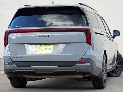 Used 2025 Kia Carnival SX Prestige FWD image 5