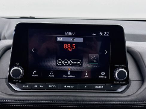 Used 2025 Nissan Rogue SV FWD image 21