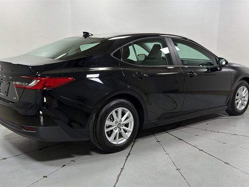 Used 2026 Toyota Camry LE w/ Convenience Package image 5