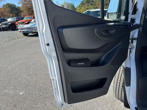 Used 2025 Mercedes-Benz Sprinter 2500 image 19