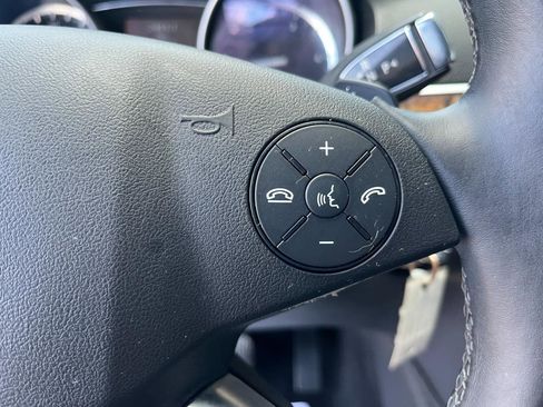 Used 2011 Mercedes-Benz R 350 BlueTEC 4MATIC image 24